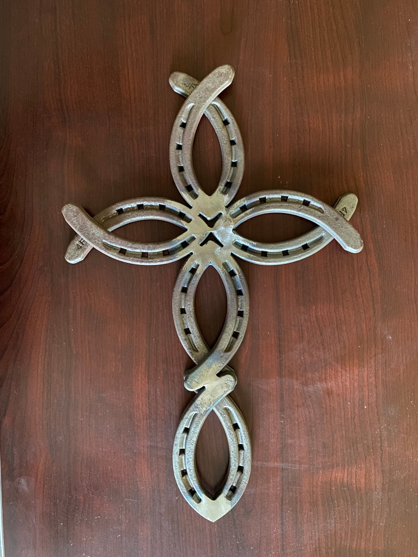Simple Horseshoe Cross